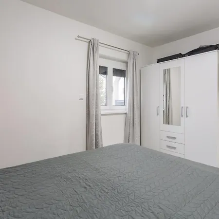 Beautiful In With Wi-fi Apartment Poreč